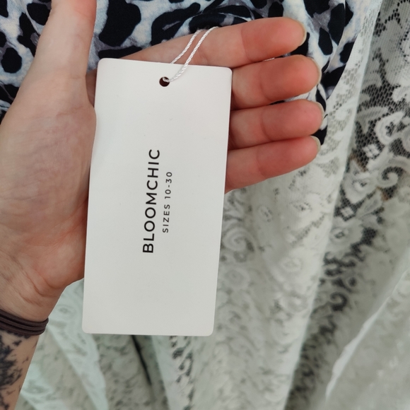 NWT Bloomchic black and white long sleeve top size 10 - Picture 6 of 7